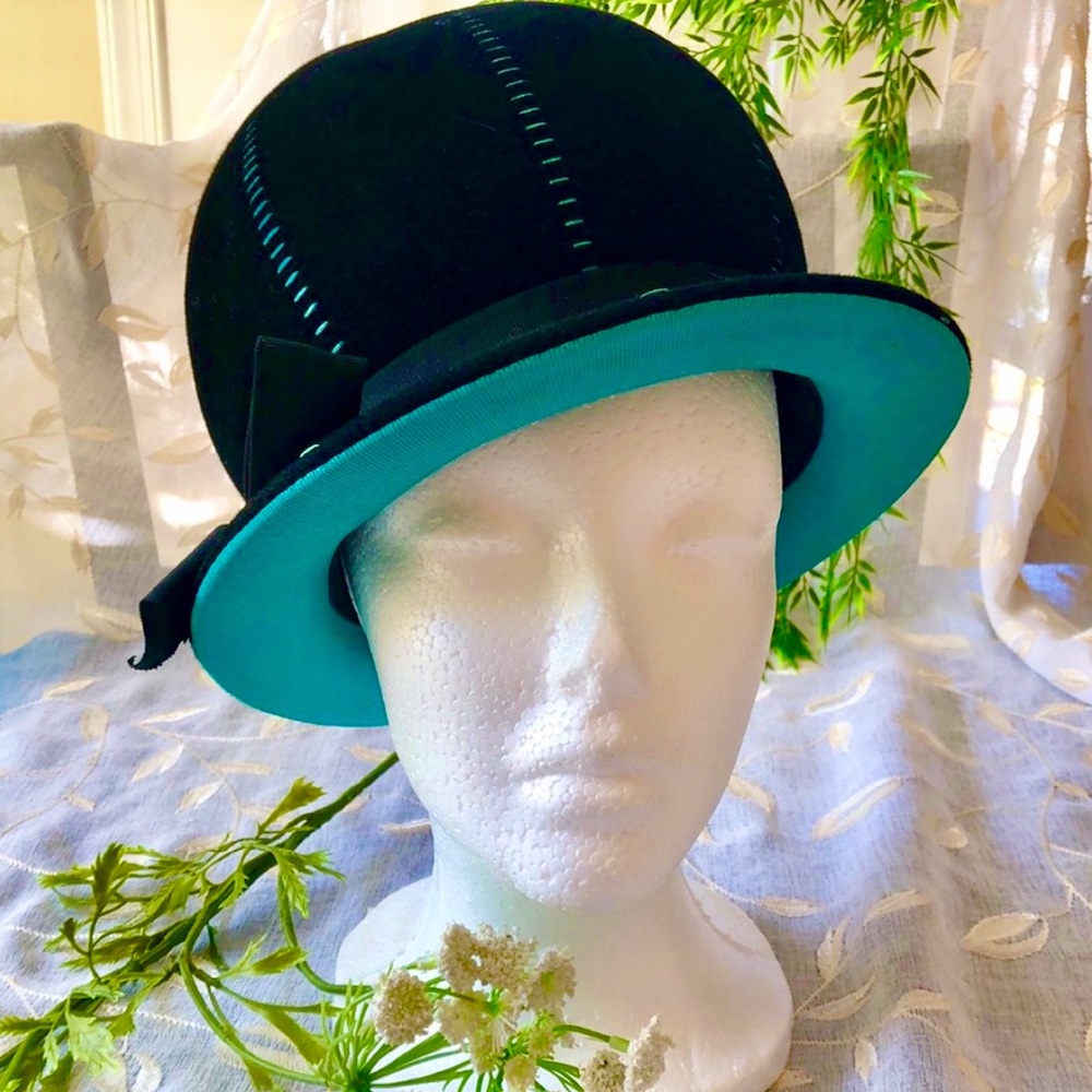 Gorgeous VINTAGE Womens Cloche Gatsby Hat Turquoise and Black - Size XS
